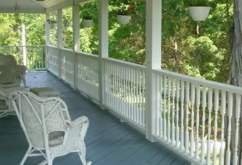 Locust Tree Bed And Breakfast Llc