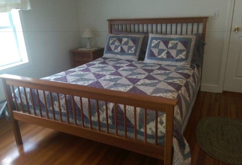 Locust Tree Bed And Breakfast Llc