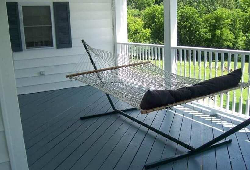 Locust Tree Bed And Breakfast Llc