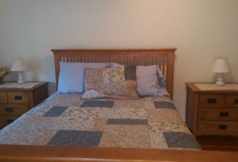 Locust Tree Bed And Breakfast Llc