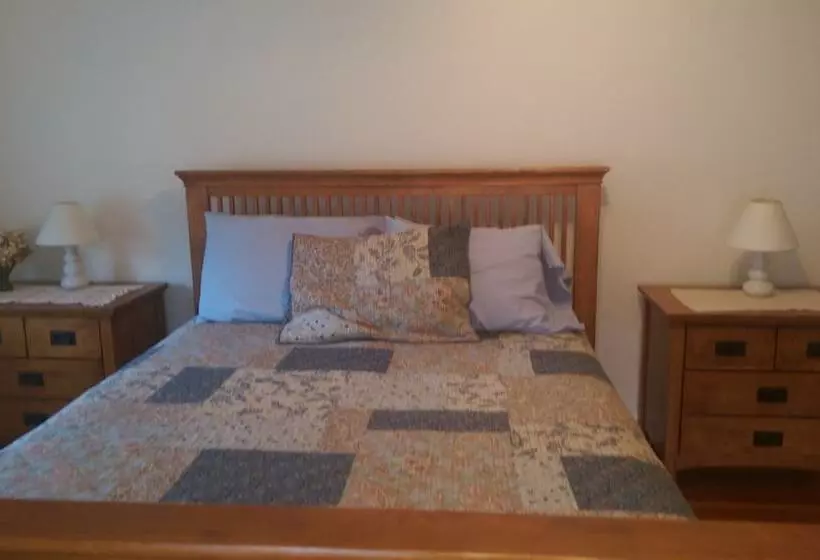 Locust Tree Bed And Breakfast Llc
