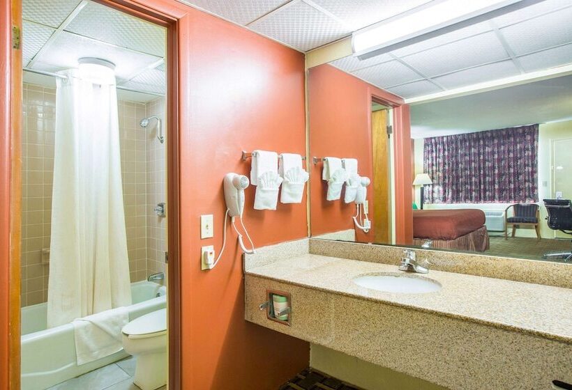 מוטל Rodeway Inn