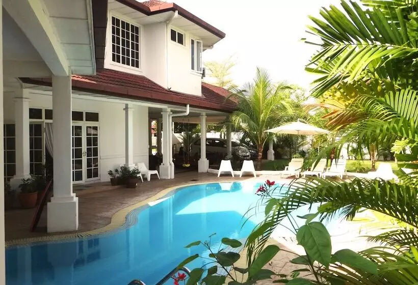 پانسیون Rumah Putih Near Klia & Xiamen University