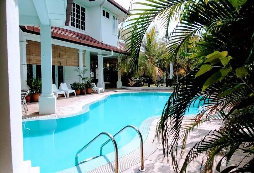 پانسیون Rumah Putih Near Klia & Xiamen University