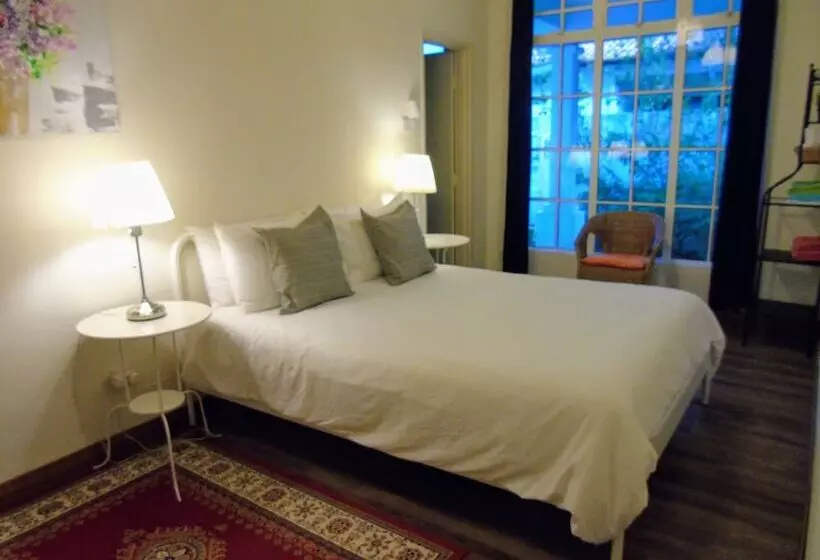 پانسیون Rumah Putih Near Klia & Xiamen University
