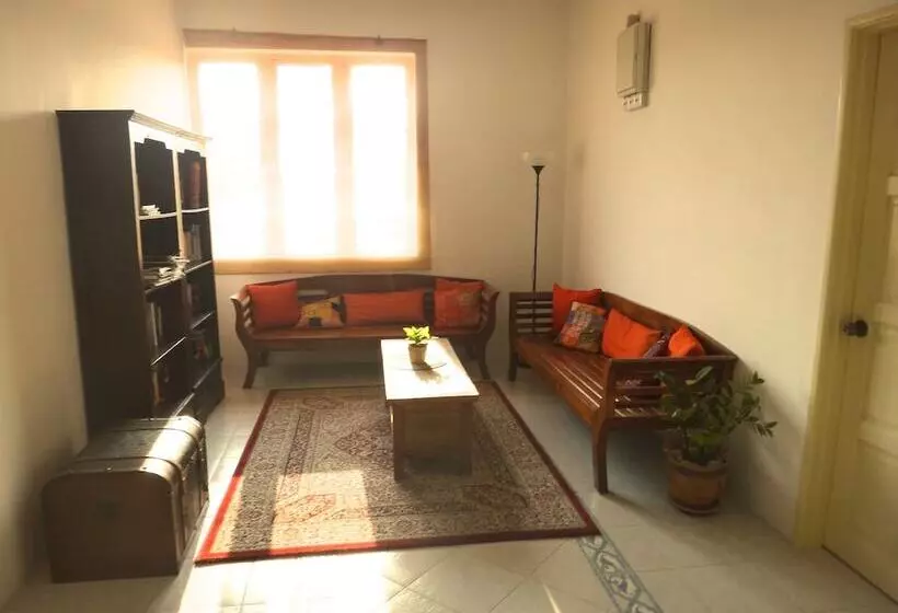 پانسیون Rumah Putih Near Klia & Xiamen University