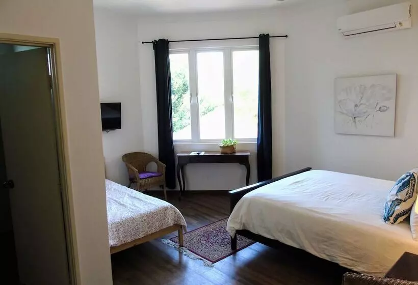 پانسیون Rumah Putih Near Klia & Xiamen University