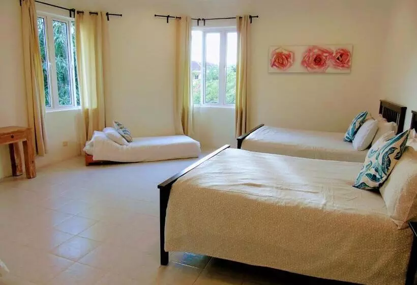 پانسیون Rumah Putih Near Klia & Xiamen University