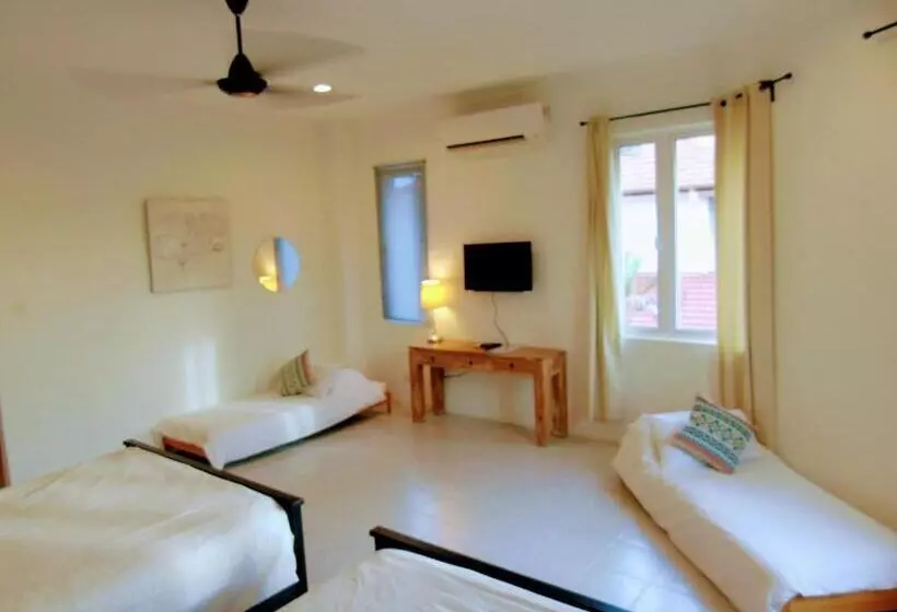 پانسیون Rumah Putih Near Klia & Xiamen University