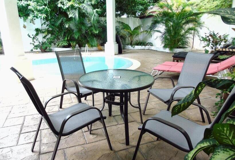 膳宿费 Rumah Putih Near Klia & Xiamen University