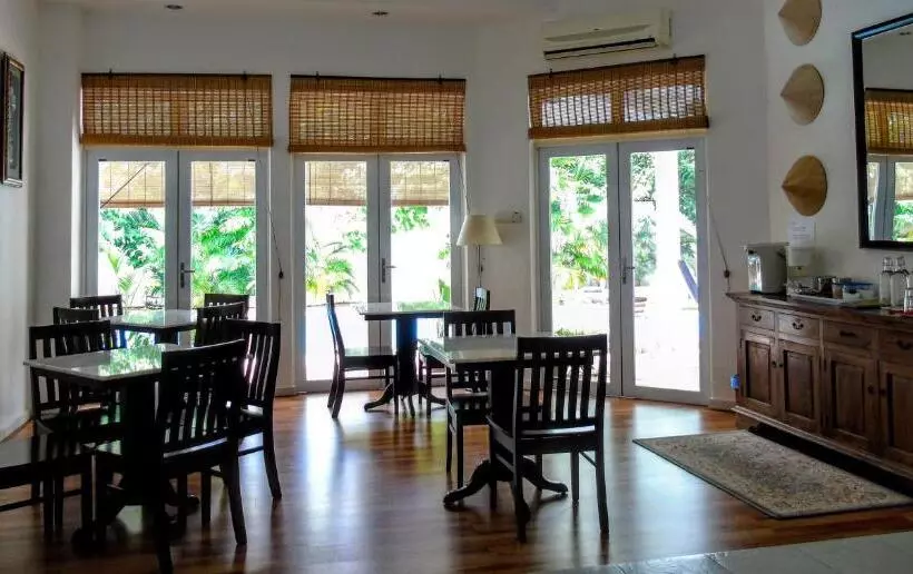 پانسیون Rumah Putih Near Klia & Xiamen University