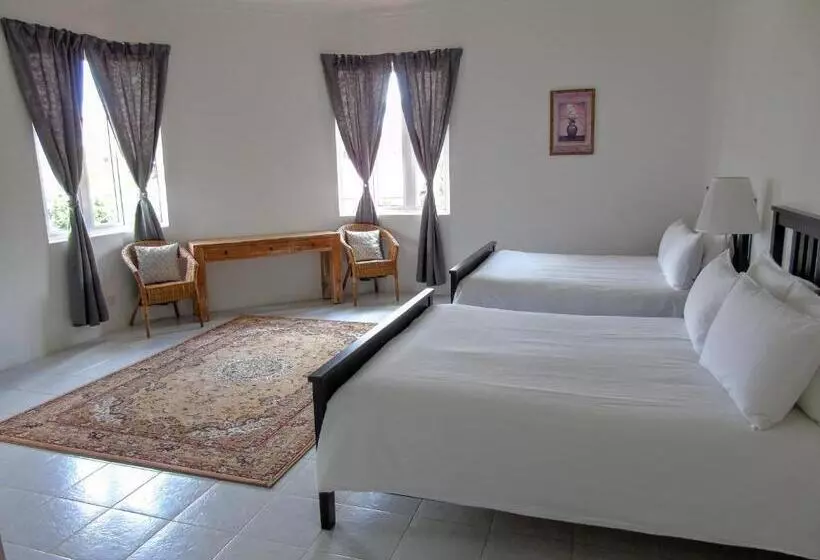 پانسیون Rumah Putih Near Klia & Xiamen University