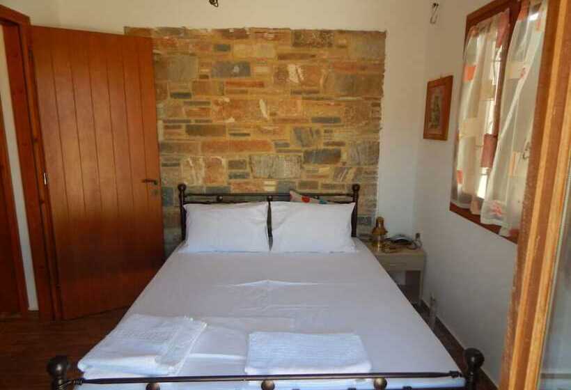 Victoria Studios & Apartments