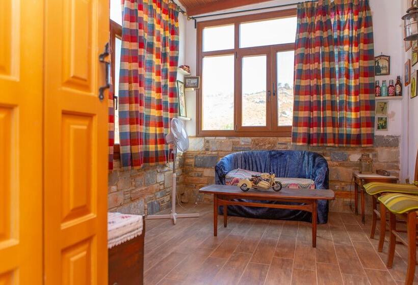 Victoria Studios & Apartments