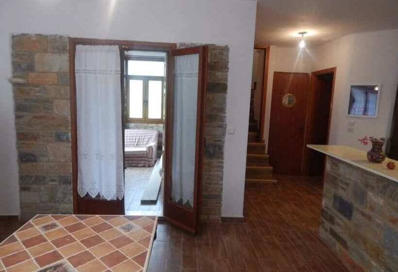 Victoria Studios & Apartments