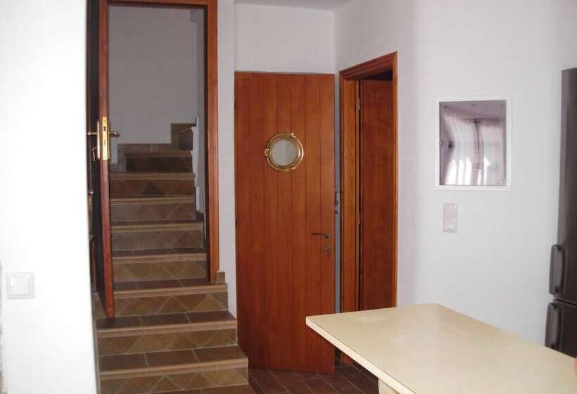 Victoria Studios & Apartments