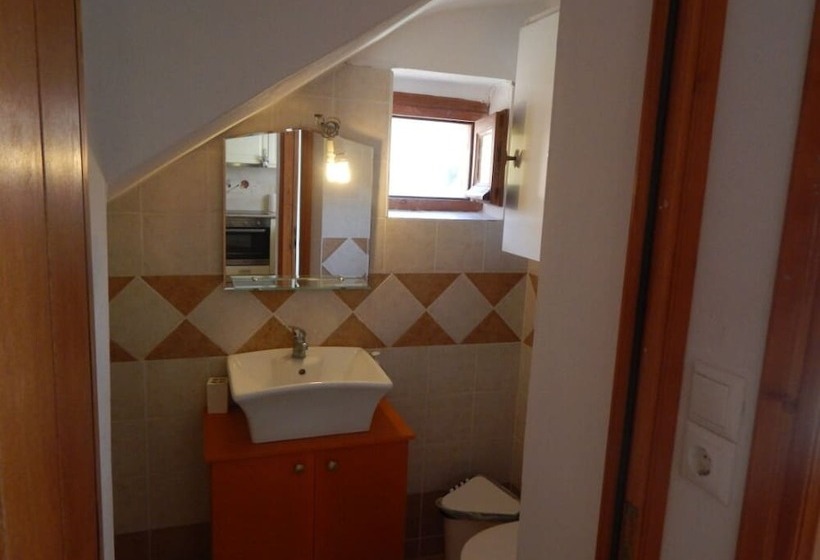 Victoria Studios & Apartments