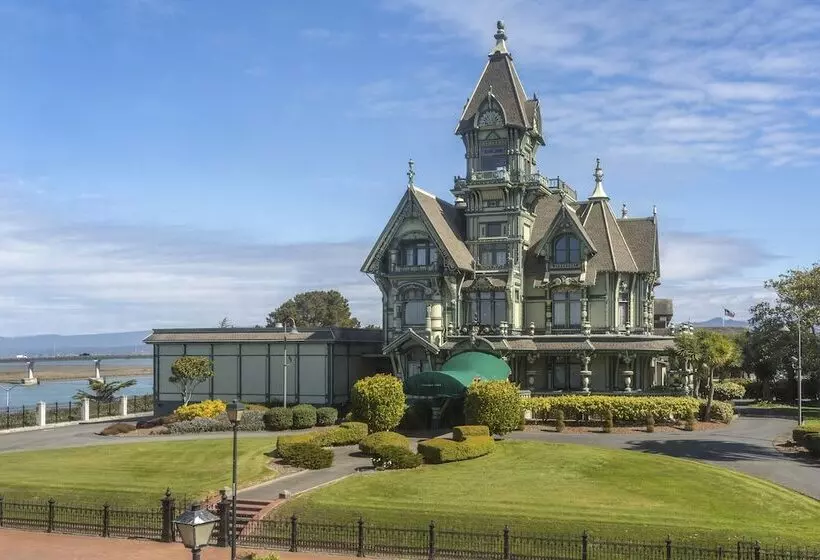 Aamiaismajoitus (B&B) Pinc Lady Mansion