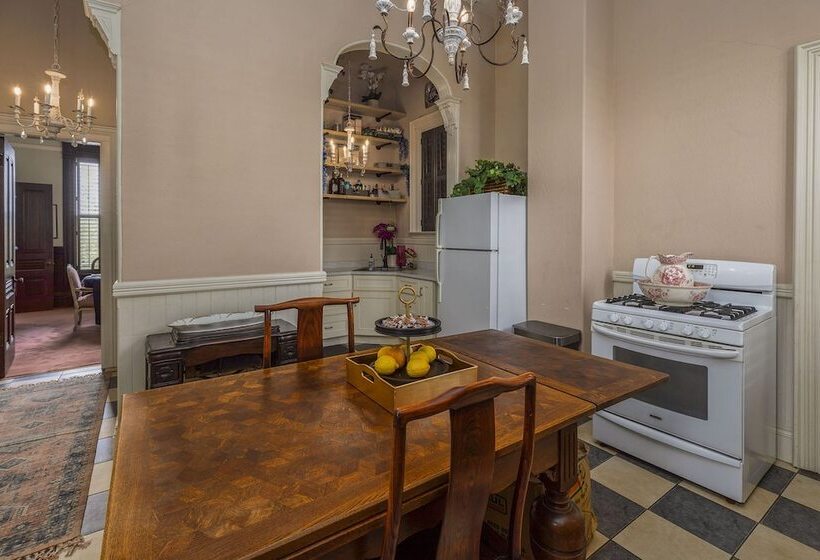 مبيت وإفطار Pinc Lady Mansion