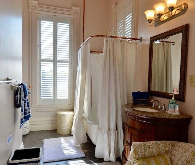 مبيت وإفطار Pinc Lady Mansion