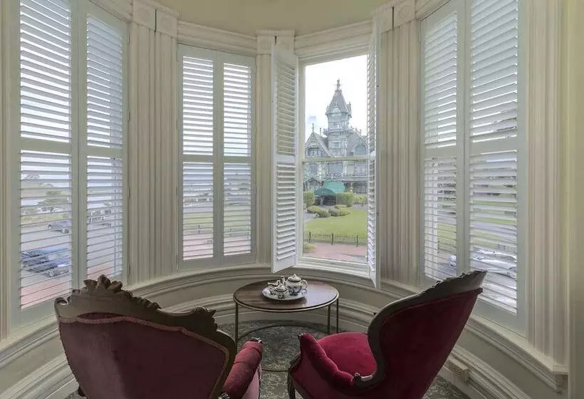 Aamiaismajoitus (B&B) Pinc Lady Mansion