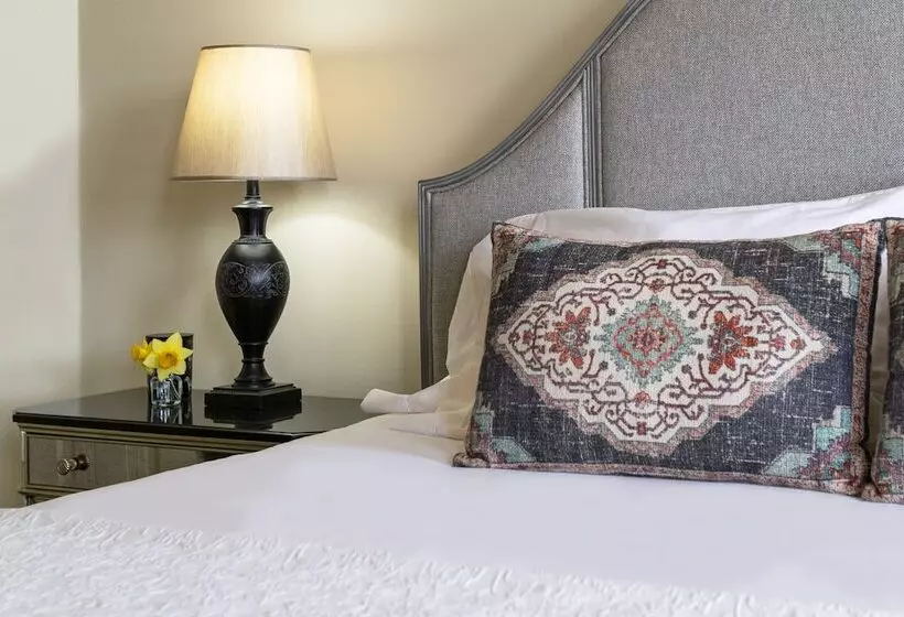 Aamiaismajoitus (B&B) Pinc Lady Mansion