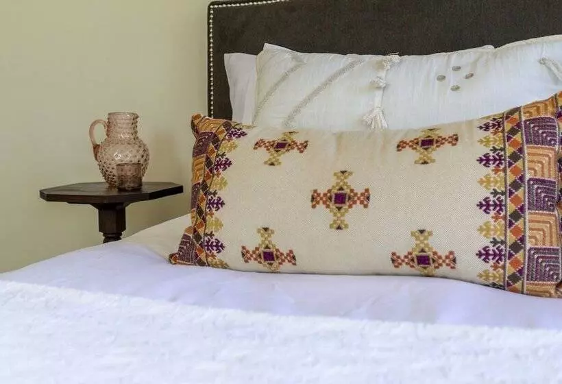 Aamiaismajoitus (B&B) Pinc Lady Mansion