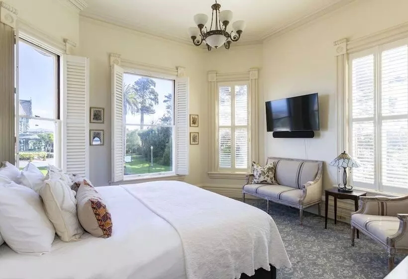 Aamiaismajoitus (B&B) Pinc Lady Mansion