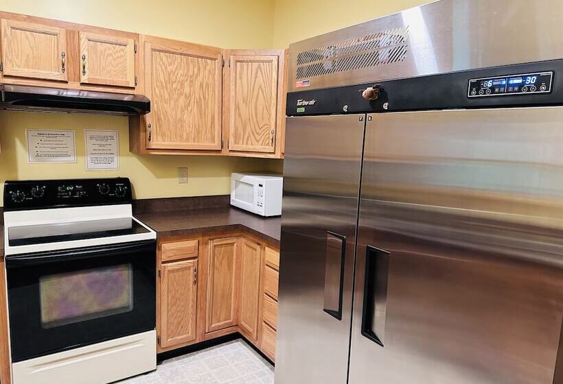 בית מלון כפרי Dead River Lodge