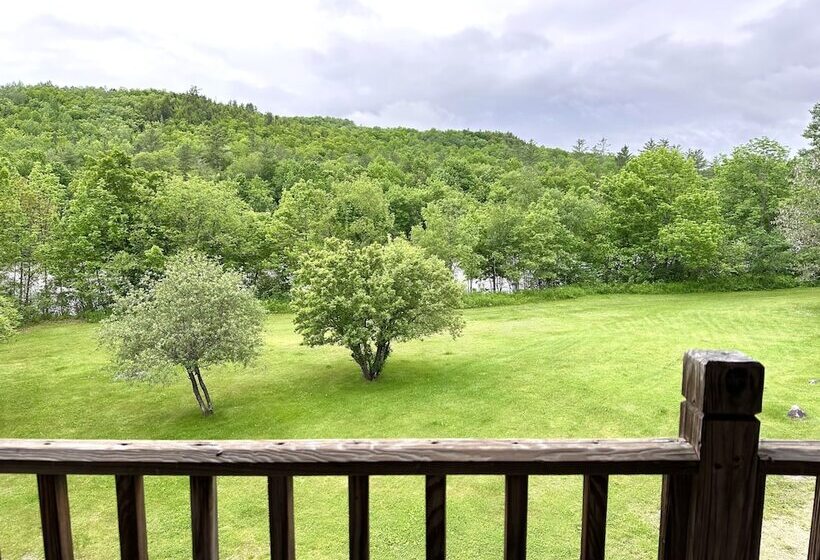 בית מלון כפרי Dead River Lodge