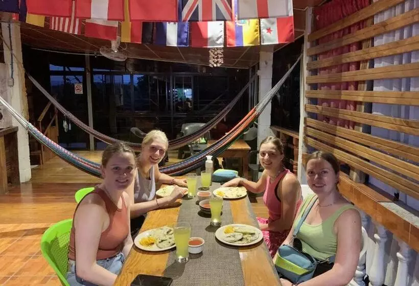 Hotelli Hostal Raices De Mi Pueblo