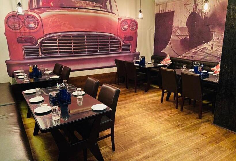 Отель Saluja Residency