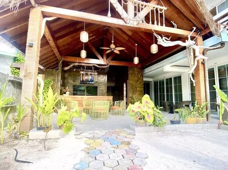 هتل Sands Grand
