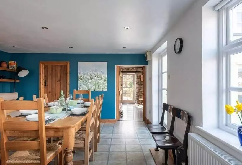 レジデンス Spacious 3br In Historic Chepstow, Cottage Garden