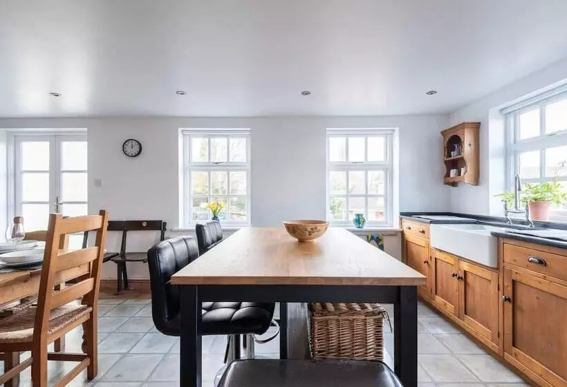レジデンス Spacious 3br In Historic Chepstow, Cottage Garden