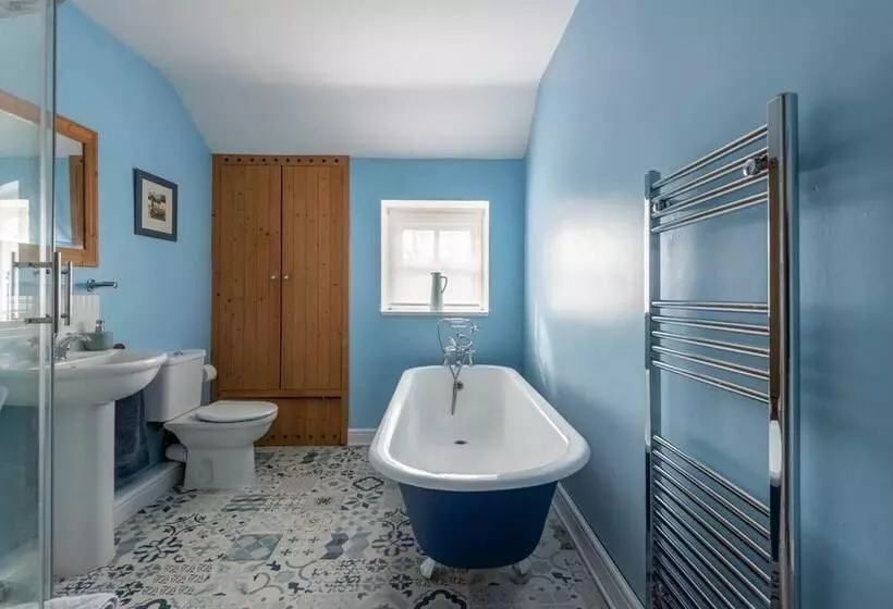 レジデンス Spacious 3br In Historic Chepstow, Cottage Garden
