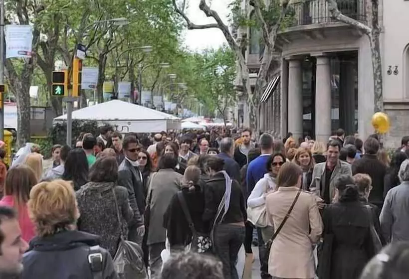 تختخواب و صبحانه Good Home Paseo De Gracia