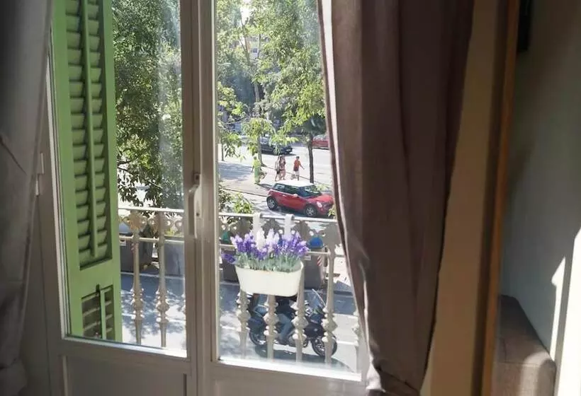 تختخواب و صبحانه Good Home Paseo De Gracia