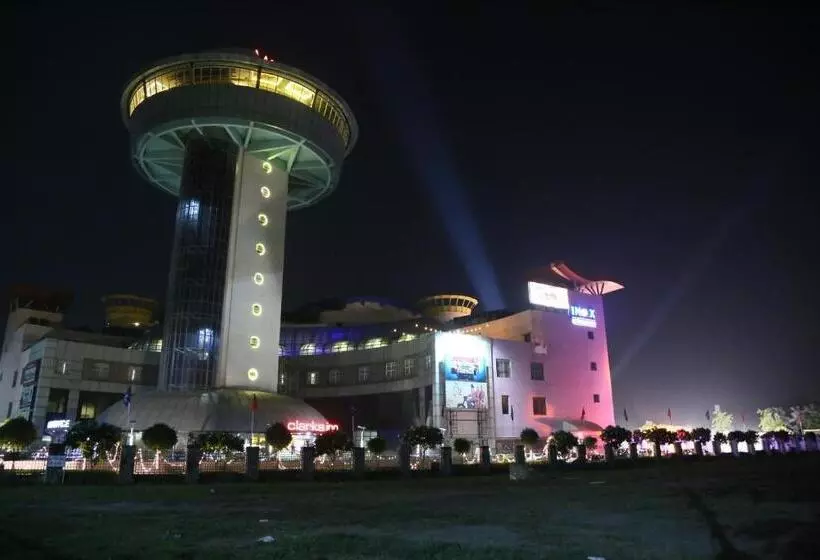 ホテル Ana Clarks Inn Panchkula