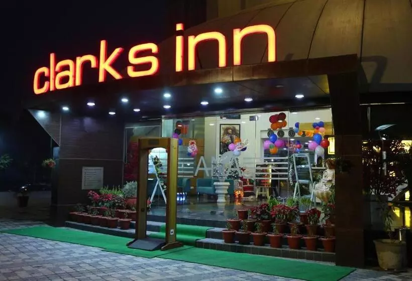 ホテル Ana Clarks Inn Panchkula