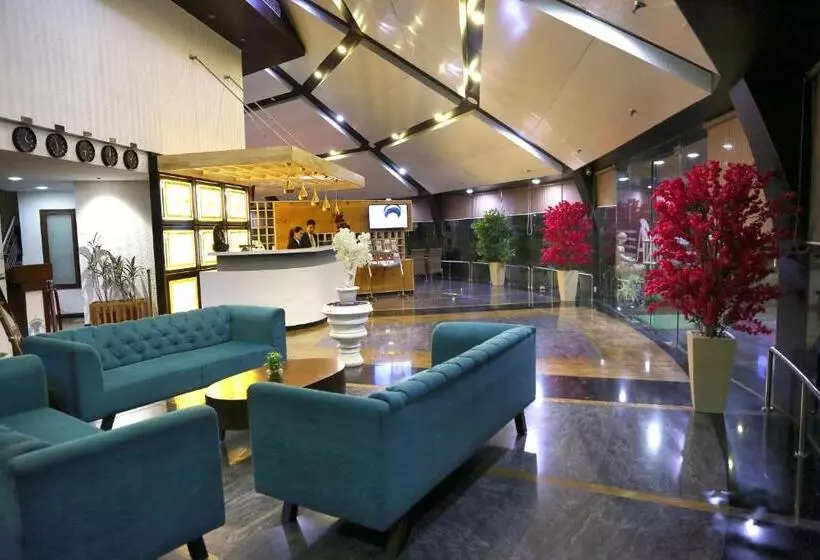ホテル Ana Clarks Inn Panchkula