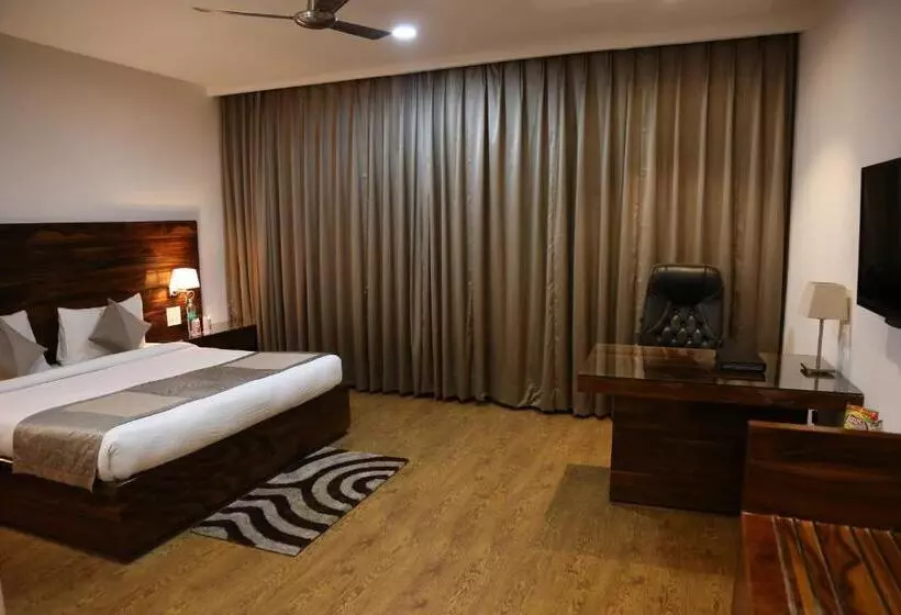 ホテル Ana Clarks Inn Panchkula