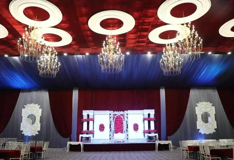 ホテル Ana Clarks Inn Panchkula