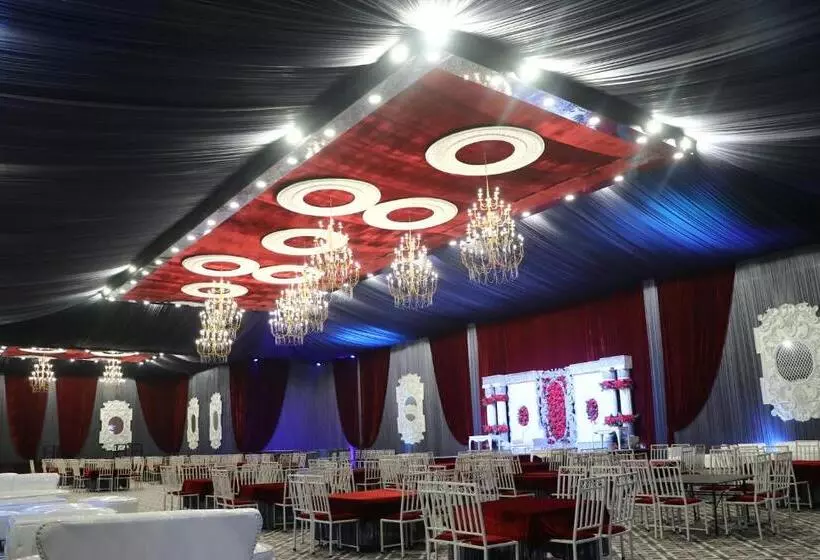 ホテル Ana Clarks Inn Panchkula