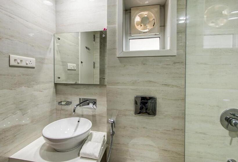 בית מלון כפרי Treebo Daksh Residency