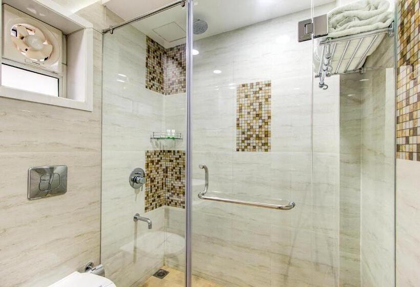 בית מלון כפרי Treebo Daksh Residency