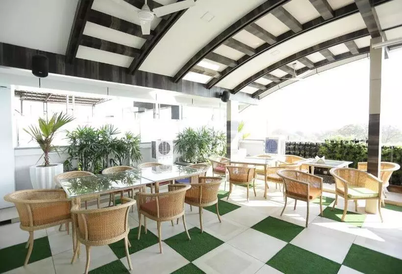 ホテル Treebo Daksh Residency