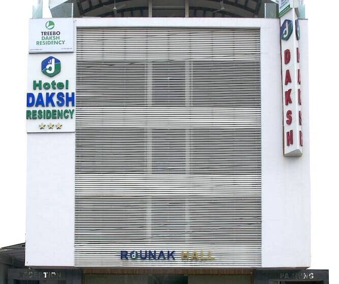 בית מלון כפרי Treebo Daksh Residency