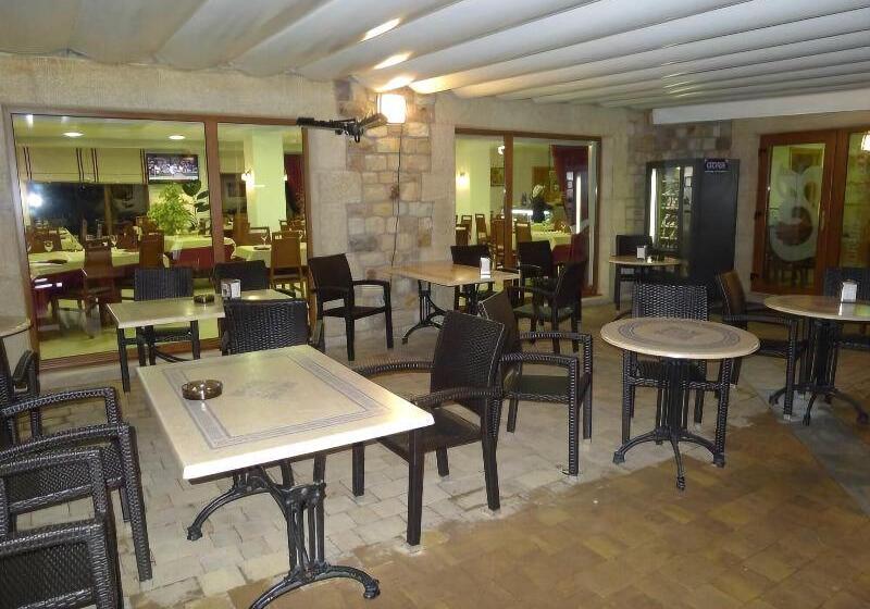 فندق Valle De Cabezon