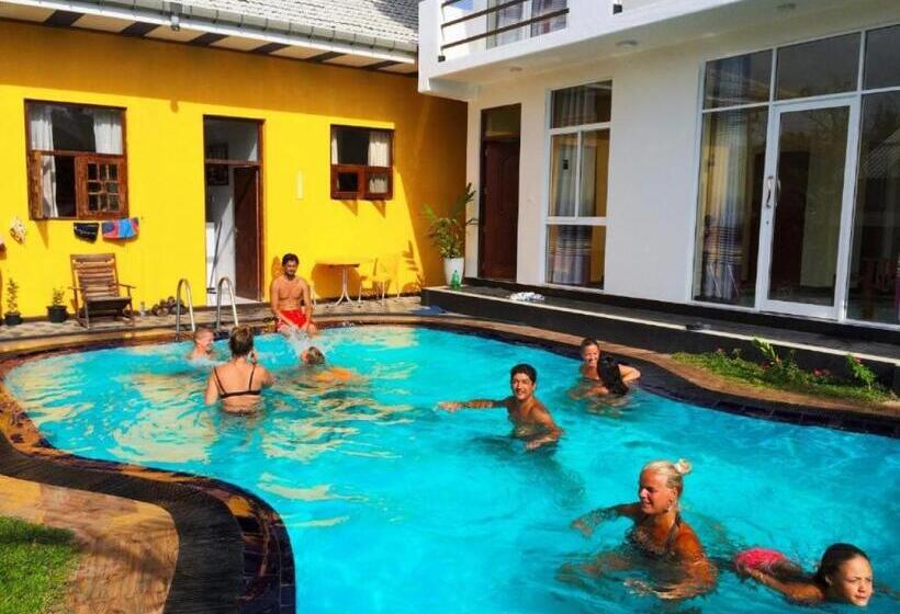 פנסיון Romeo And Juliet Guest House